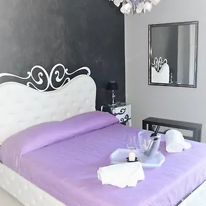 https://a-due-passi-dal-mare-taormina.taorminaitalyhotels.com